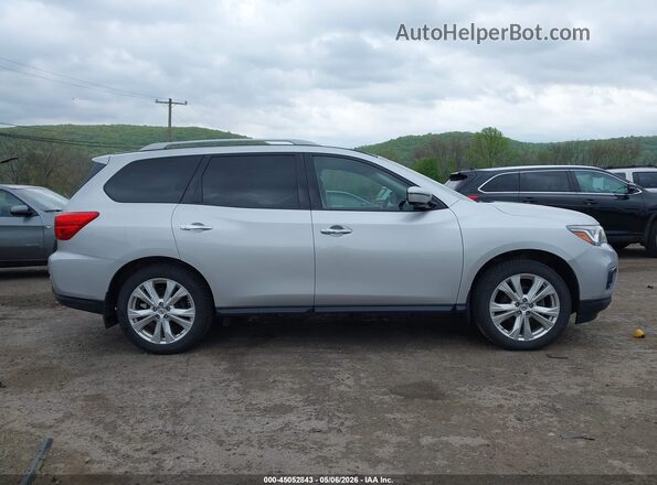 5N1DR2MM6JC665464 2018 NISSAN PATHFINDER Серебряный Вид задней части салона