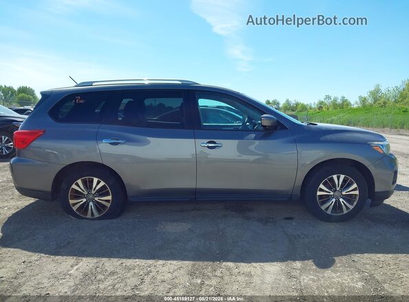 5N1DR2MM7HC635061 2017 NISSAN PATHFINDER Gray Вид задньої частини салону