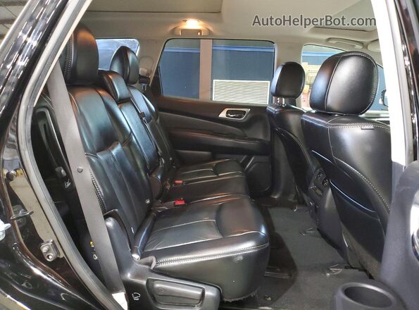 5N1DR2MM8HC647428 2017 NISSAN PATHFINDER Черный Вид задней части салона