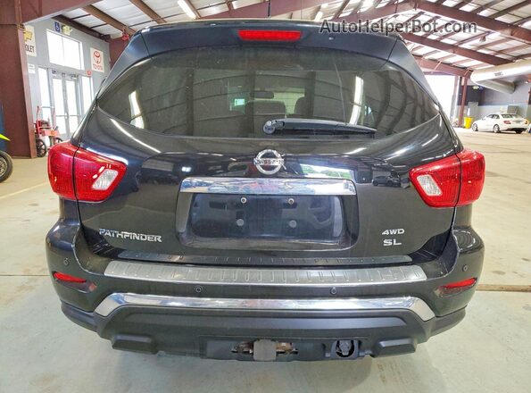 5N1DR2MM8HC647428 2017 NISSAN PATHFINDER Черный Вид сзади