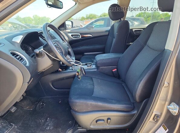5N1DR2MM8HC661040 2017 NISSAN PATHFINDER Серый Вид салона спереди