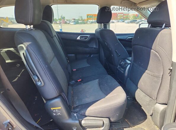 5N1DR2MM8HC661040 2017 NISSAN PATHFINDER Серый Вид задней части салона