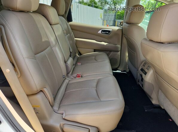 5N1DR2MMXHC644126 2017 NISSAN PATHFINDER White Вид задньої частини салону