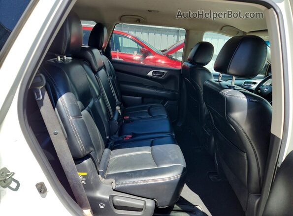5N1DR2MMXHC675425 2017 NISSAN PATHFINDER Белый Вид задней части салона