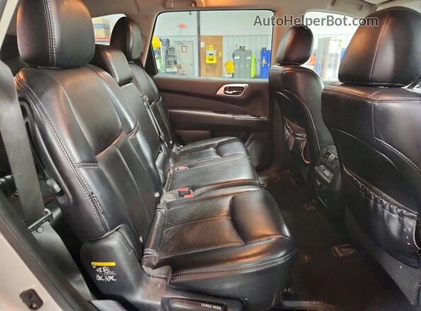 5N1DR2MN1KC611399 2019 NISSAN PATHFINDER Silver Вид задньої частини салону