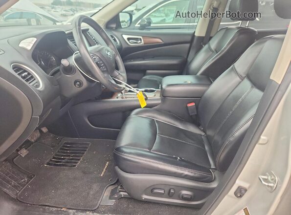 5N1DR2MN5HC698247 2017 NISSAN PATHFINDER Silver Вид салону спереду
