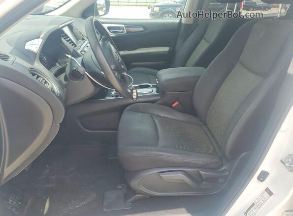5N1DR2MN7HC674774 2017 NISSAN PATHFINDER Белый Вид салона спереди