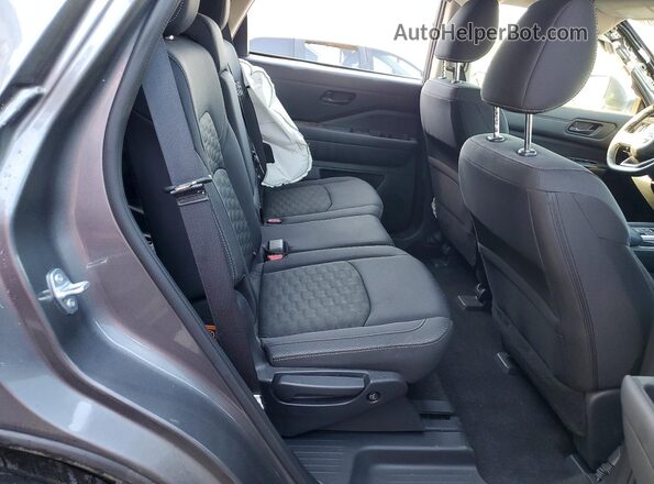 5N1DR3BA7RC292803 2024 NISSAN PATHFINDER Gray Widok wnętrza z tyłu