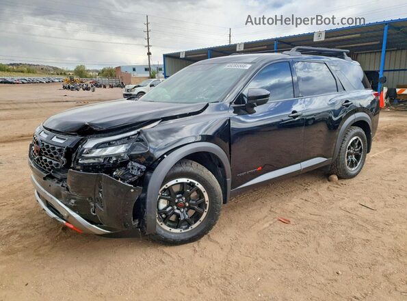 5N1DR3BE7TC226049 2026 NISSAN PATHFINDER Черный Передняя левая четверть