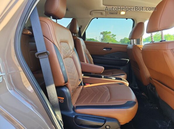 5N1DR3DH4RC246789 2024 NISSAN PATHFINDER Brown Widok wnętrza z tyłu