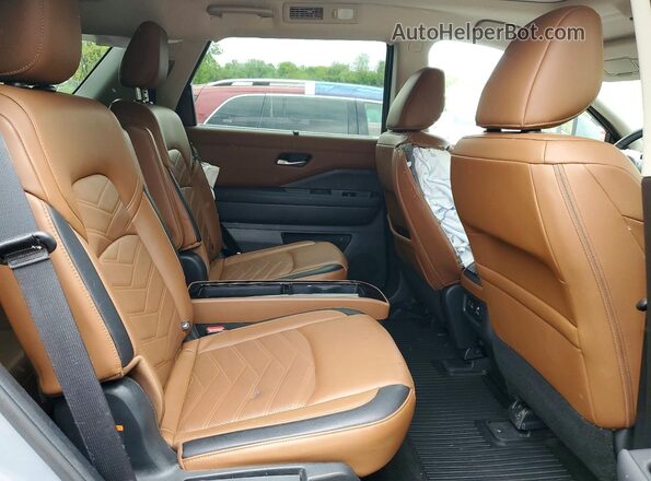 5N1DR3DK8SC222092 2025 NISSAN PATHFINDER Gray Vista interior trasera