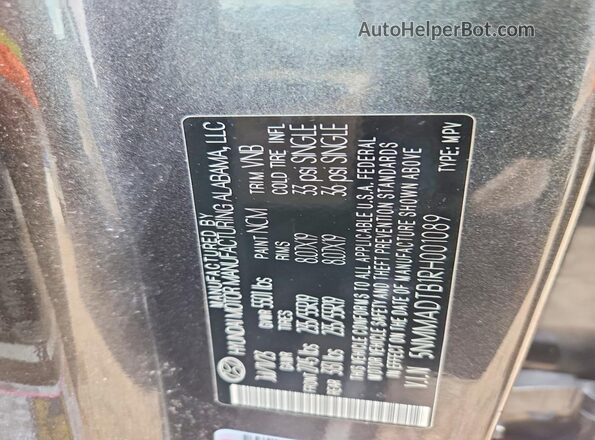 5NMMADTB1RH001089 2024 GENESIS GV70 Charcoal Widok naklejki z numerem VIN