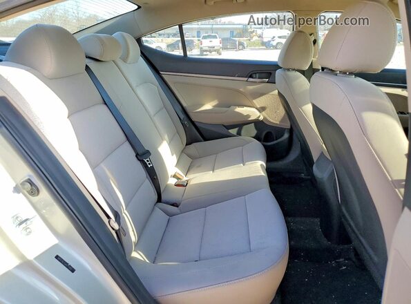 5NPD74LF0JH275960 2018 HYUNDAI ELANTRA Silver Հետևի նստատեղերի տեսք