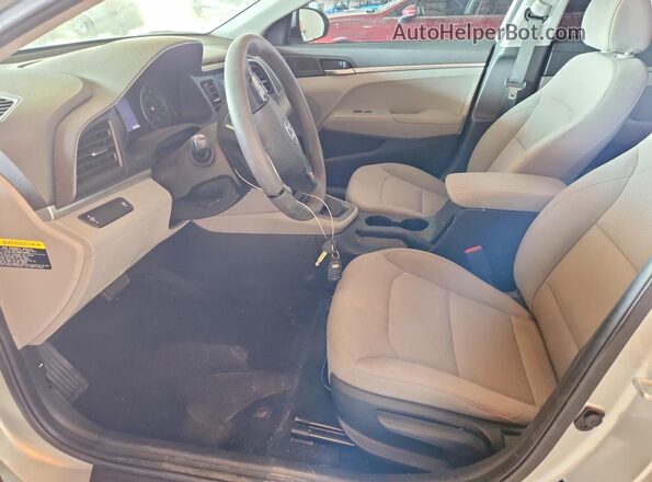 5NPD74LF5KH420234 2019 HYUNDAI ELANTRA Серебряный Вид салона спереди