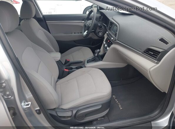 5NPD74LF7LH613664 2020 HYUNDAI ELANTRA Серебряный Вид салона спереди