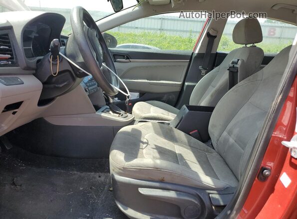 5NPD74LF8HH067142 2017 HYUNDAI ELANTRA Красный Вид салона спереди