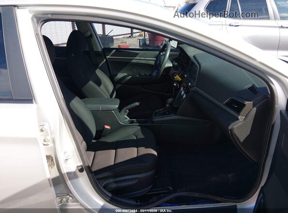 5NPD74LF8KH445404 2019 HYUNDAI ELANTRA Серебряный Вид салона спереди