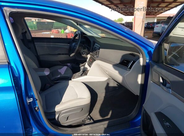 5NPD74LFXHH149731 2017 HYUNDAI ELANTRA Синий Вид салона спереди