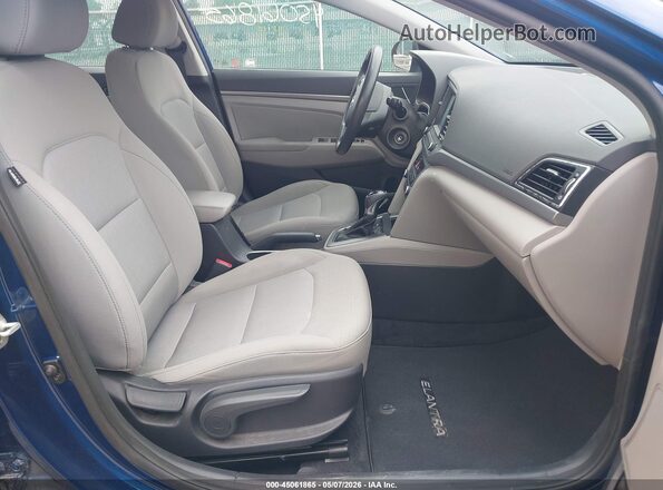 5NPD84LF0HH036481 2017 HYUNDAI ELANTRA Синий Вид салона спереди