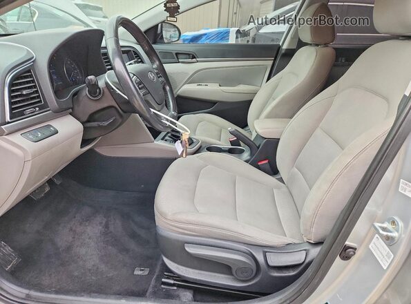 5NPD84LF1HH012612 2017 HYUNDAI ELANTRA Серебряный Вид салона спереди