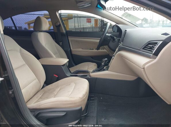 5NPD84LF1HH159870 2017 HYUNDAI ELANTRA Черный Вид салона спереди