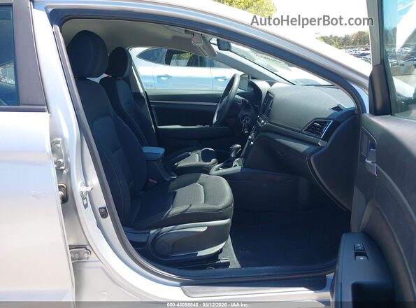 5NPD84LF1JH239871 2018 HYUNDAI ELANTRA Серебряный Вид салона спереди