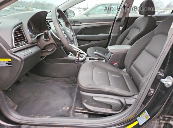 5NPD84LF3JH342094 2018 HYUNDAI ELANTRA Черный Вид салона спереди