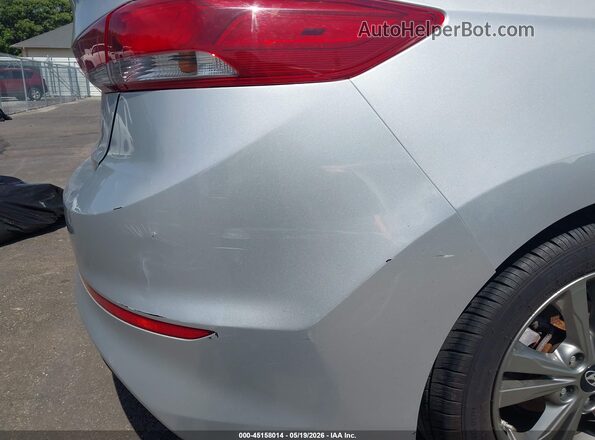 5NPD84LF4JH389263 2018 HYUNDAI ELANTRA Серебряный Вид спереди