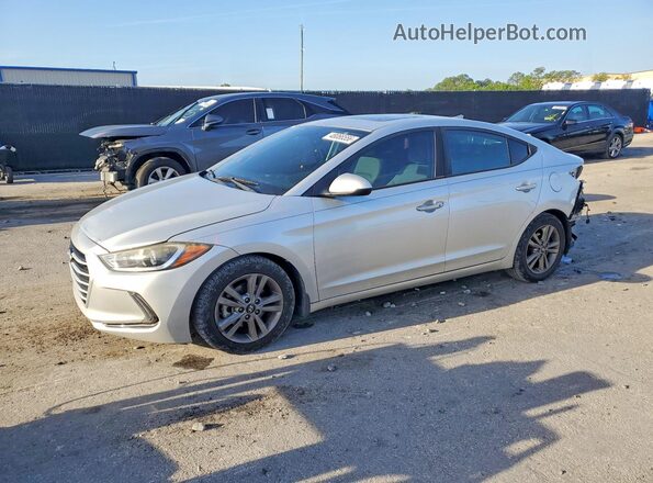 5NPD84LF5JH390339 2018 HYUNDAI ELANTRA Серебряный Передняя левая четверть