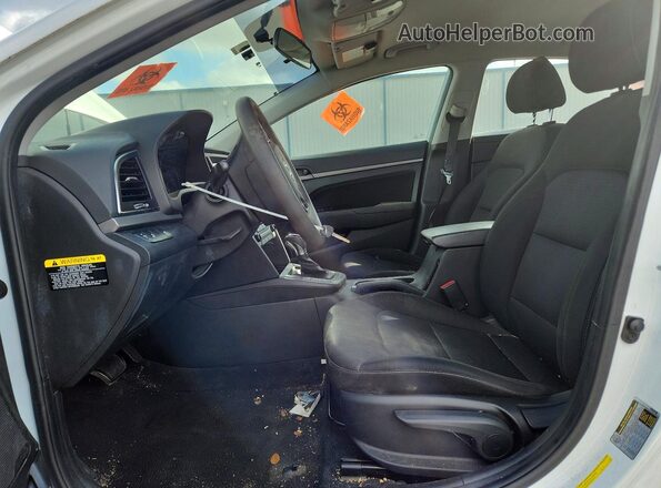 5NPD84LF6JH301958 2018 HYUNDAI ELANTRA Белый Вид салона спереди