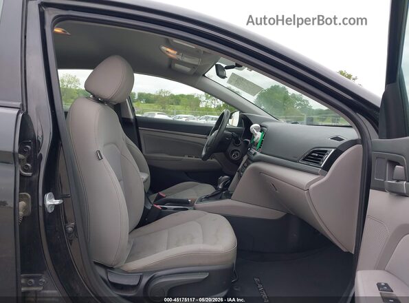5NPD84LF7HH039975 2017 HYUNDAI ELANTRA Черный Вид салона спереди