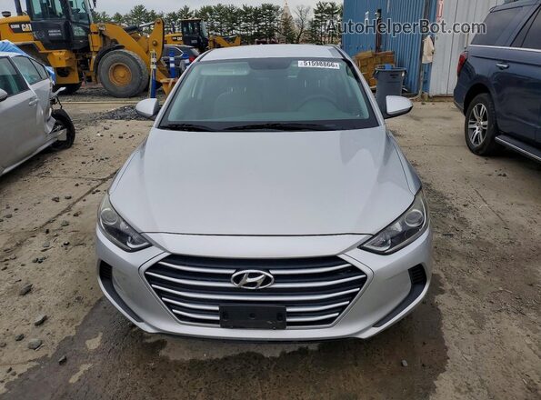 5NPD84LF7JH239406 2018 HYUNDAI ELANTRA Серебряный Вид спереди