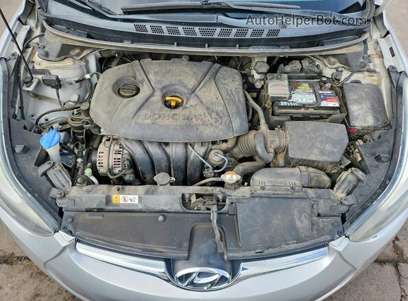 5NPDH4AE0GH696142 2016 HYUNDAI ELANTRA Silver Rear interior view