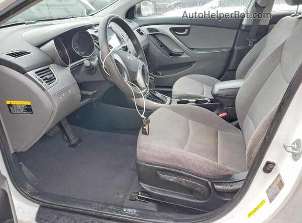 5NPDH4AE3GH666326 2016 HYUNDAI ELANTRA Белый Вид панели приборов