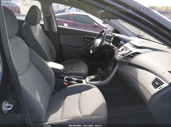 5NPDH4AE3GH715301 2016 HYUNDAI ELANTRA Черный Вид салона спереди