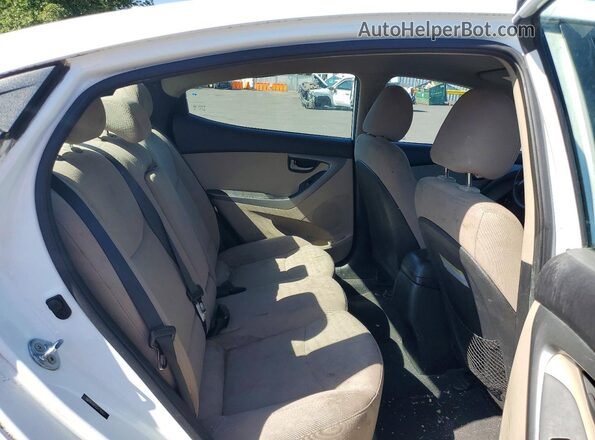 5NPDH4AE9GH776457 2016 HYUNDAI ELANTRA White Vista de los asientos traseros