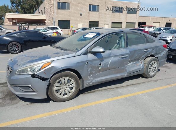 5NPE24AF0GH306090 2016 HYUNDAI SONATA Серебряный Вид спереди