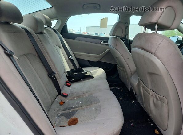 5NPE24AF0HH586627 2017 HYUNDAI SONATA Белый Вид задних сидений