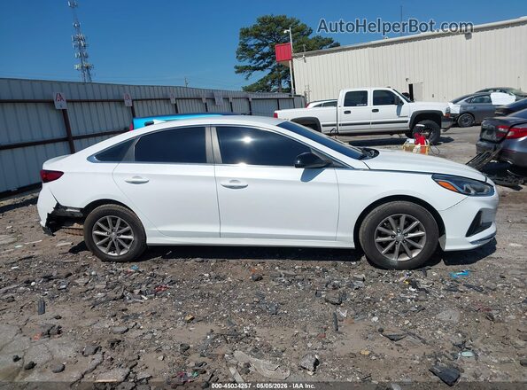 5NPE24AF0KH804699 2019 HYUNDAI SONATA Белый Вид задней части салона