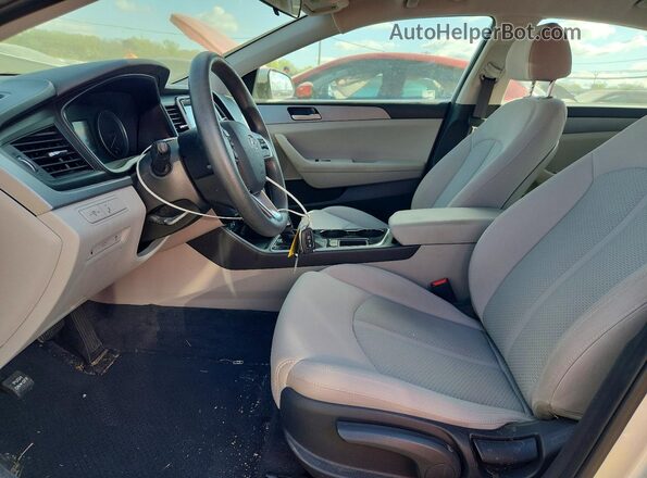 5NPE24AF1KH789047 2019 HYUNDAI SONATA Silver Вид салону спереду
