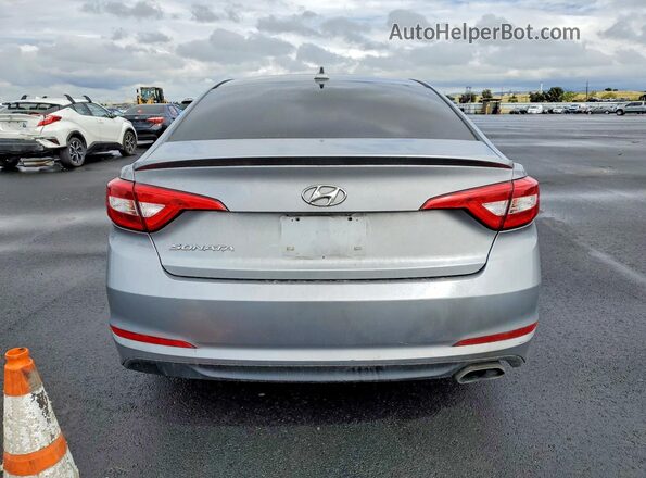 5NPE24AF2HH447499 2017 HYUNDAI SONATA Серебряный Вид сзади
