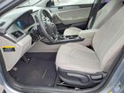 2017 Hyundai Sonata Base Серебряный vin: 5NPE24AF2HH447499