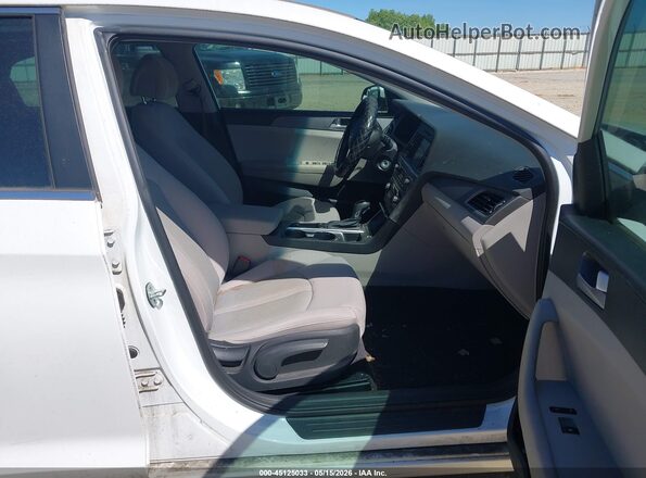 5NPE24AF4GH353753 2016 HYUNDAI SONATA Белый Вид салона спереди