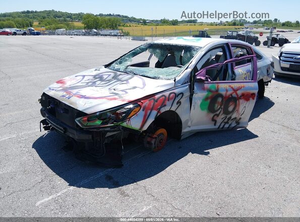 5NPE24AF4JH723994 2018 HYUNDAI SONATA Серебряный Передняя левая четверть