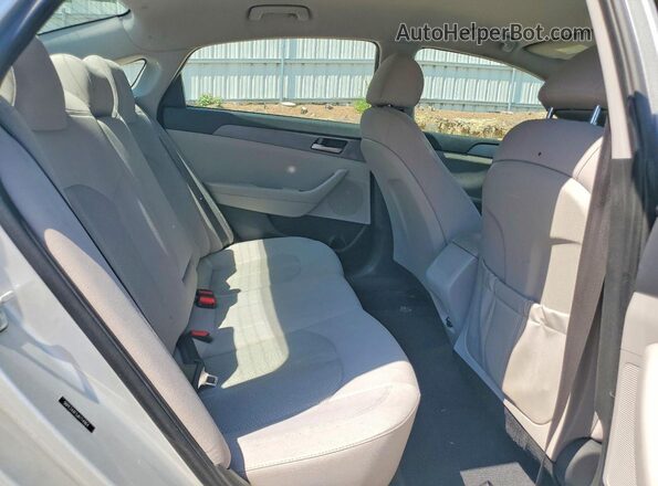 5NPE24AF5JH714964 2018 HYUNDAI SONATA Серебряный Вид задних сидений