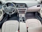 2017 Hyundai Sonata Base Серебряный vin: 5NPE24AF6HH529591