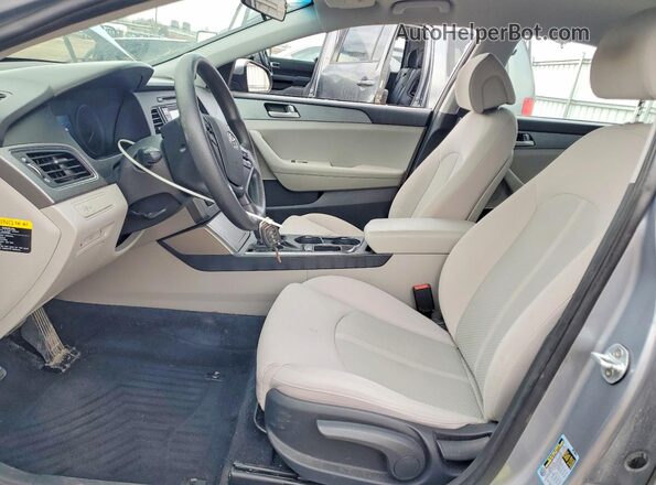 5NPE24AF6HH529591 2017 HYUNDAI SONATA Серебряный Вид салона спереди