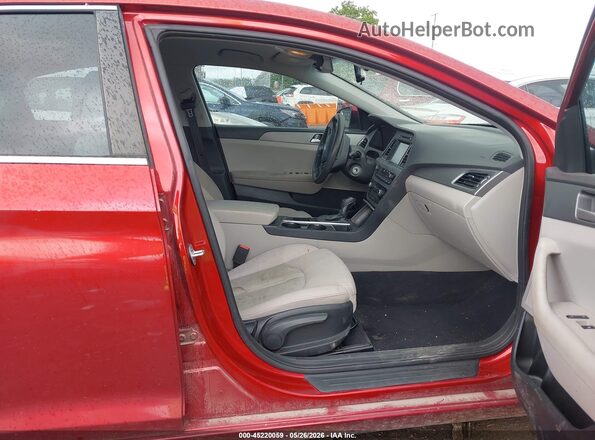 5NPE24AF9GH368166 2016 HYUNDAI SONATA Красный Вид салона спереди
