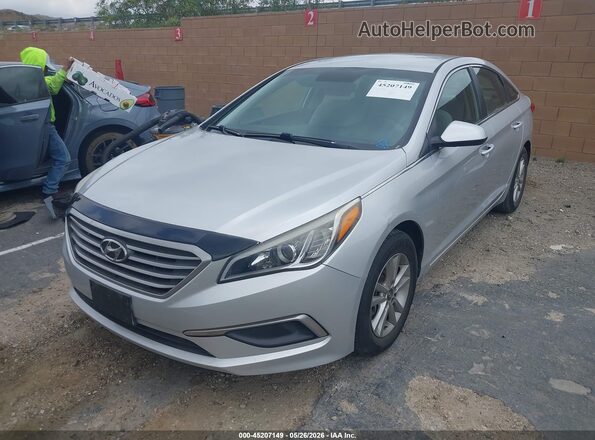 5NPE24AFXHH467760 2017 HYUNDAI SONATA Серебряный Передняя левая четверть