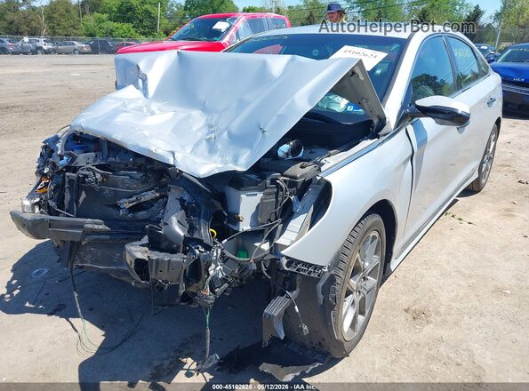 5NPE34AB4JH611089 2018 HYUNDAI SONATA Серебряный Вид спереди